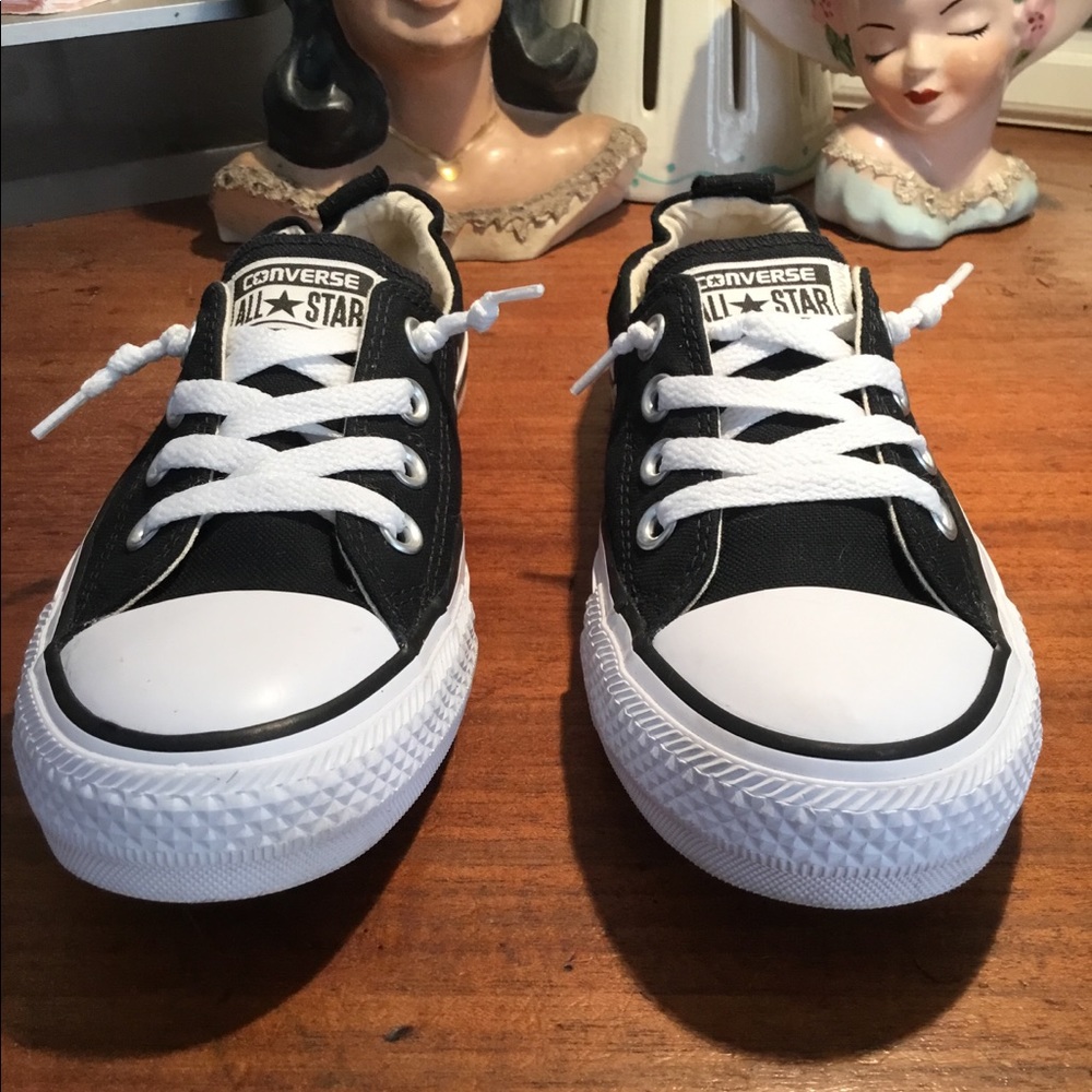 Converse Black Low Tops NWOT. Men’s 5, Women’s 7